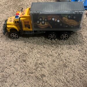 Toy truck with dinosaur car set